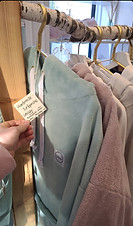 Nachhaltiger selbstgenähter Surfponcho für Meeresliebhaber