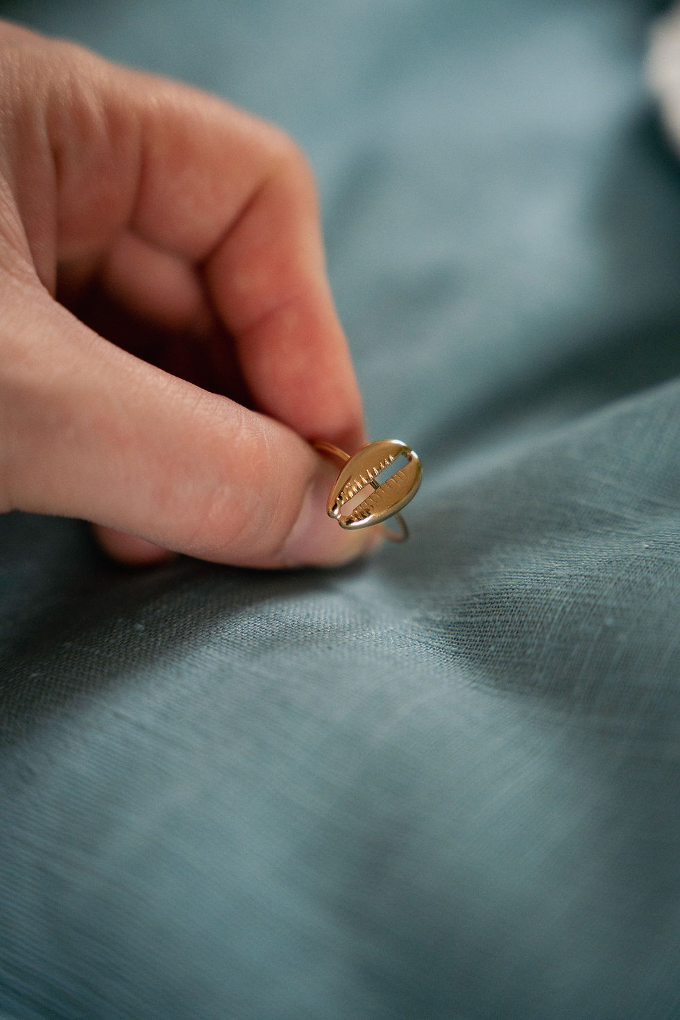 Thumbnail: Kaurimuschel Ring Gold