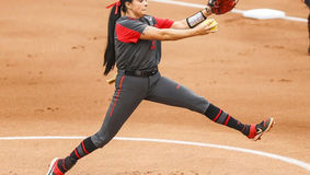 Georgia's Alley Cutting Battles Through Injury In Last Season