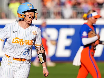 Tennessee Softball Scores 7 in First Inning, Eliminates Florida in WCWS Blowout