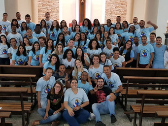 Jovens que participaram do EJC são apresentados à Comunidade