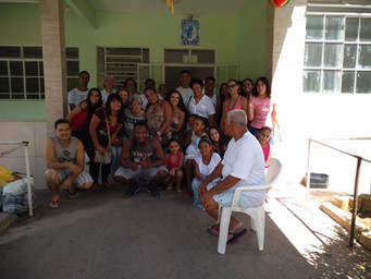 Solidariedade: Crisma visita asilo e leva doações da comunidade