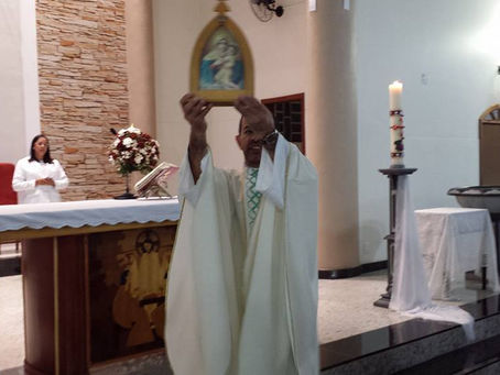 Comunidade celebra Tríduo em preparação a Festa da Mãe Rainha