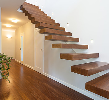 Escaleras flotantes de madera