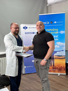 Ukrainian doctors receiving certificates after completing pain syndrome treatment course through Ukraine Without Pain initiative