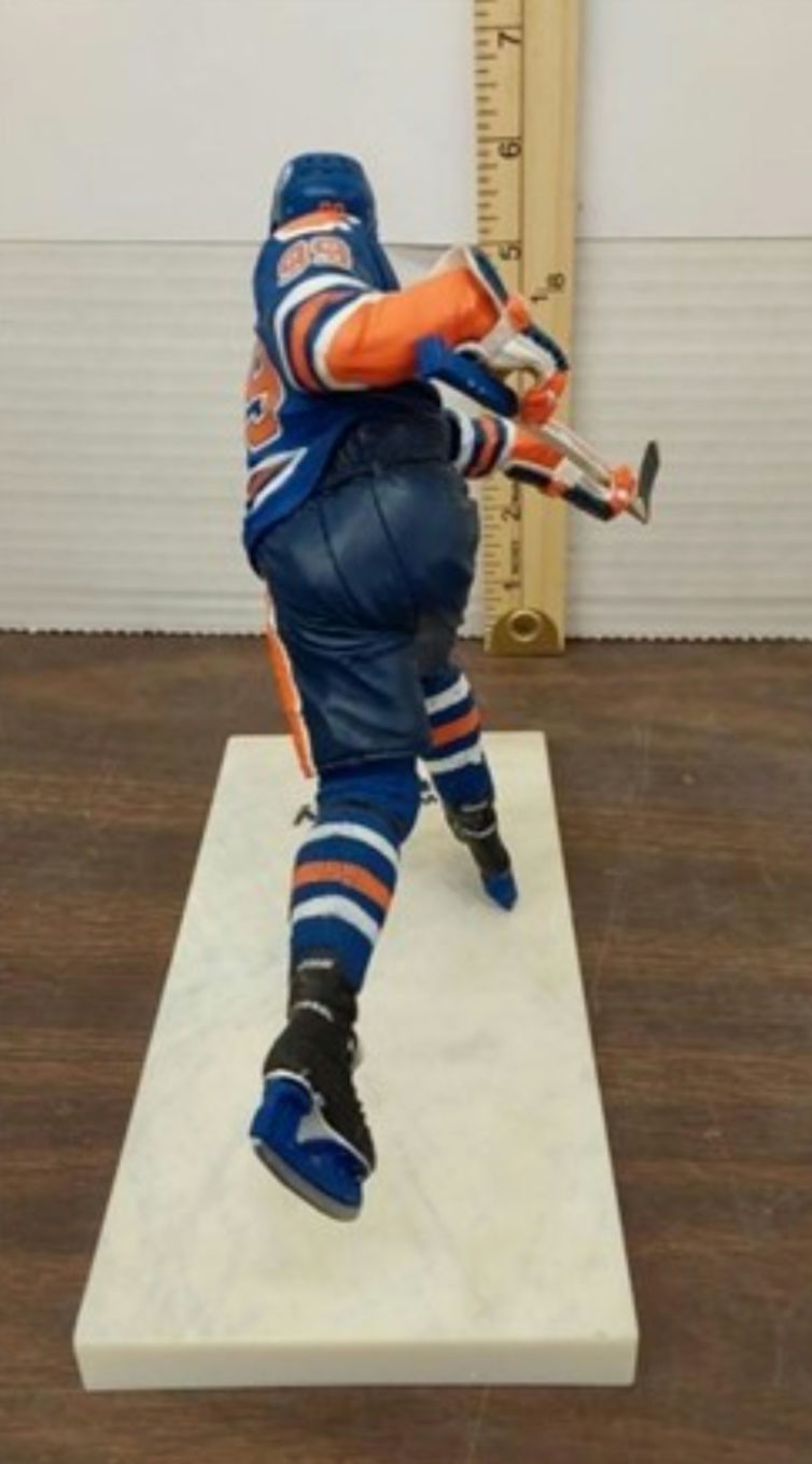 Thumbnail: Wayne Gretzky Oilers Hockey figurine