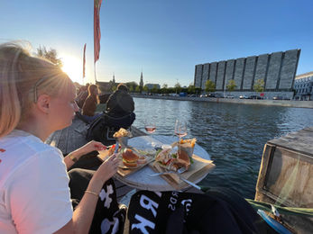 Amalie Hoelstad er på Kajakbar i København efter sit arbejde som manager i musemellow