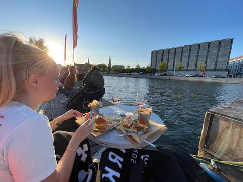 Amalie Hoelstad er på Kajakbar i København efter sit arbejde som manager i musemellow
