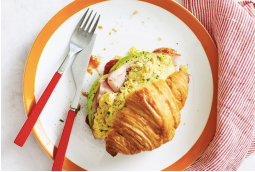 Scrambled egg, ham and relish croissants