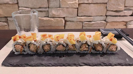 69 uramaki mango roll