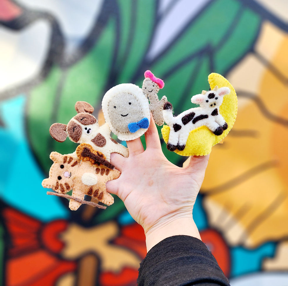 Hey Diddle Diddle finger puppet set