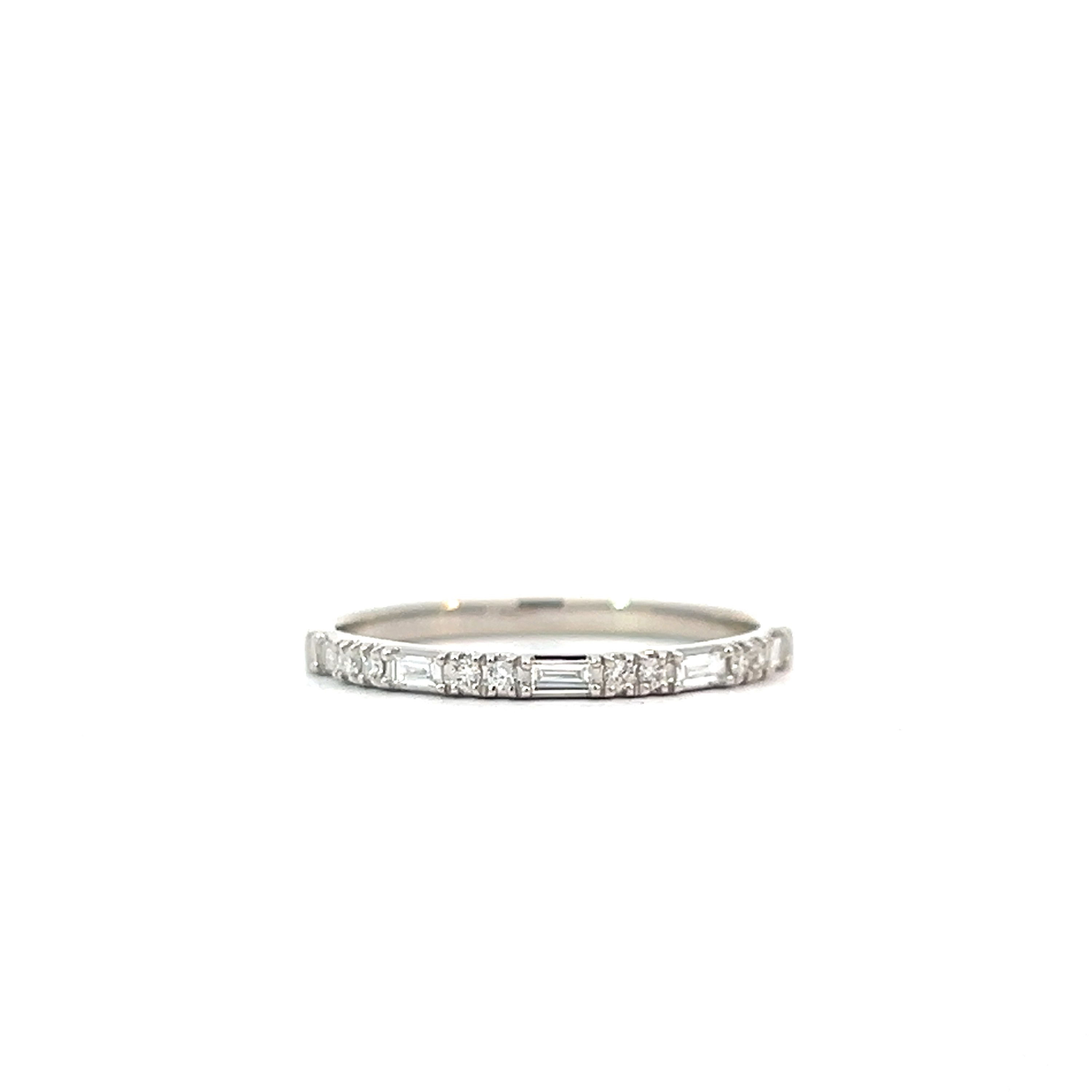 14KT WHITE GOLD DIAMOND RING