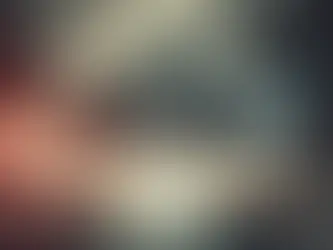 Imagem de um homem na frente da escuridão e raios. ao lado direito um pequeno sol. Dificuldades