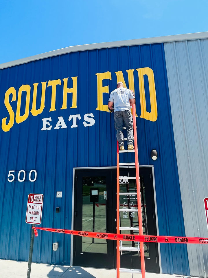 Austin electrician working