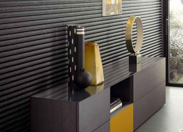 Dianora Collection - Composition 20 offers an elegant combination of finishes that is completely unique. With high-gloss lacquered fronts in shades of “Rovere Grigio” and “Miele”, it creates a striking contrast of colors between the pieces, exuding a sense of modernity and sophistication.