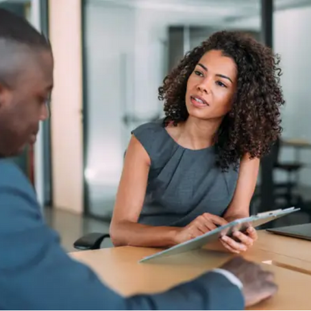 Transformer les défis en réussites : Le rôle du management de transition en Afrique