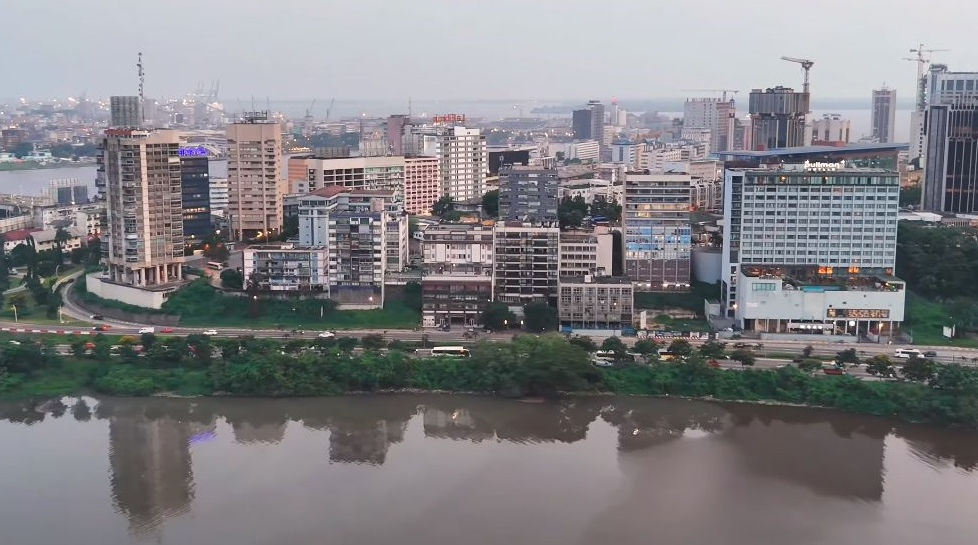 Côte d’Ivoire : Fitch Ratings relève la notation souveraine, confortant la perception positive des milieux d'affaires