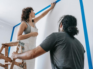 Quand engager un professionnel pour votre projet de peinture et comment le choisir ?