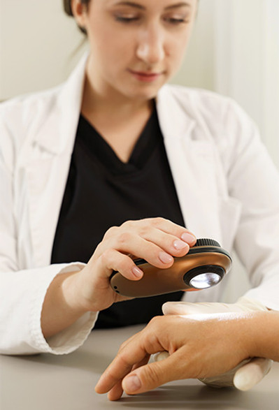doctor-client-woman-dermatology-clinic-dermatologist-is-using-dermatoscope-skin-examinatio