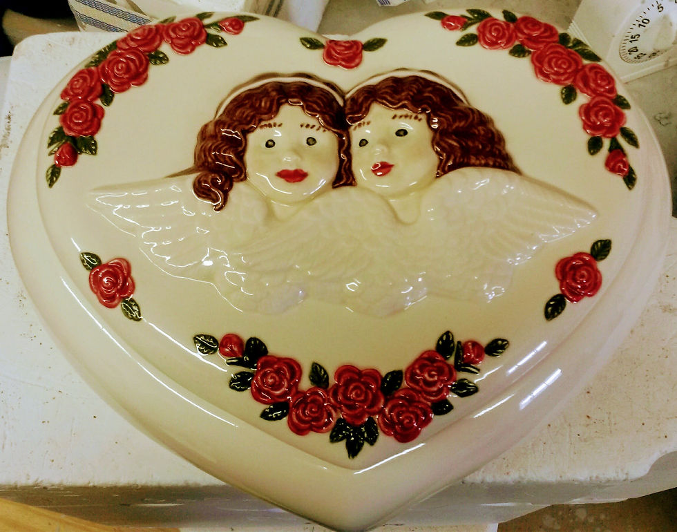 Thumbnail: Dona's Victorian Angels Heart Box w/Lid