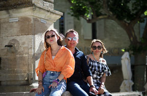 Exclusive Private Tours - Avignon & Provence
Luxury tours by French-American writer and actor, specialized in history, culture and art.