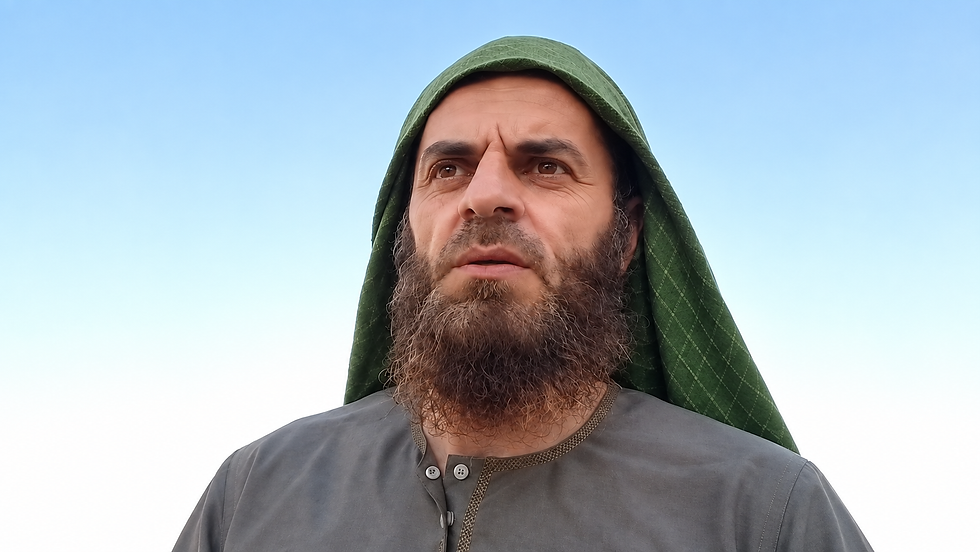 Блогер-«шейх» учит мусульман снимать своих жен в неглиже ради денег. А дагестанец, рассылавший мужчинам фото спящей жены, угрожает ей убийством.