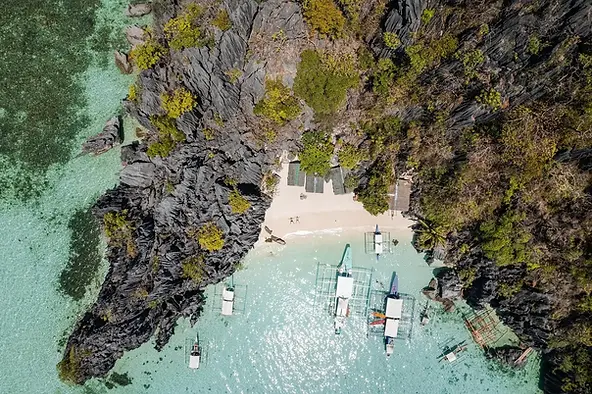 Banol-island-beach-island-hopping-boat-private-tour-coron-palawan-Philippines8.webp