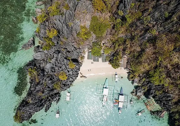 Banol-island-beach-island-hopping-boat-private-tour-coron-palawan-Philippines8.webp