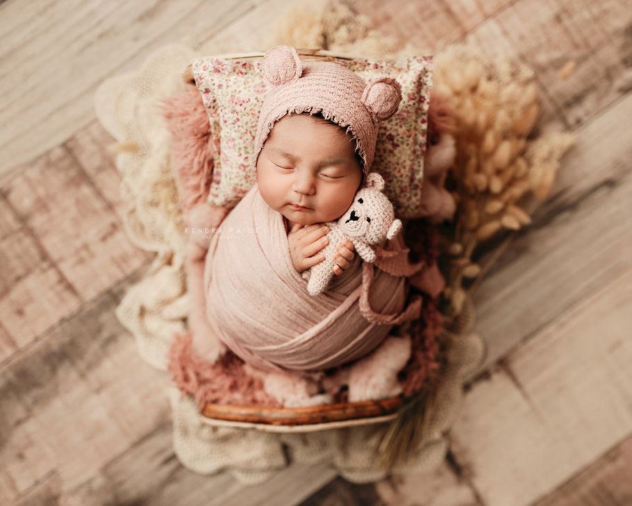 newborn photography with lovie and bear bonnet Calgary newborn photographer