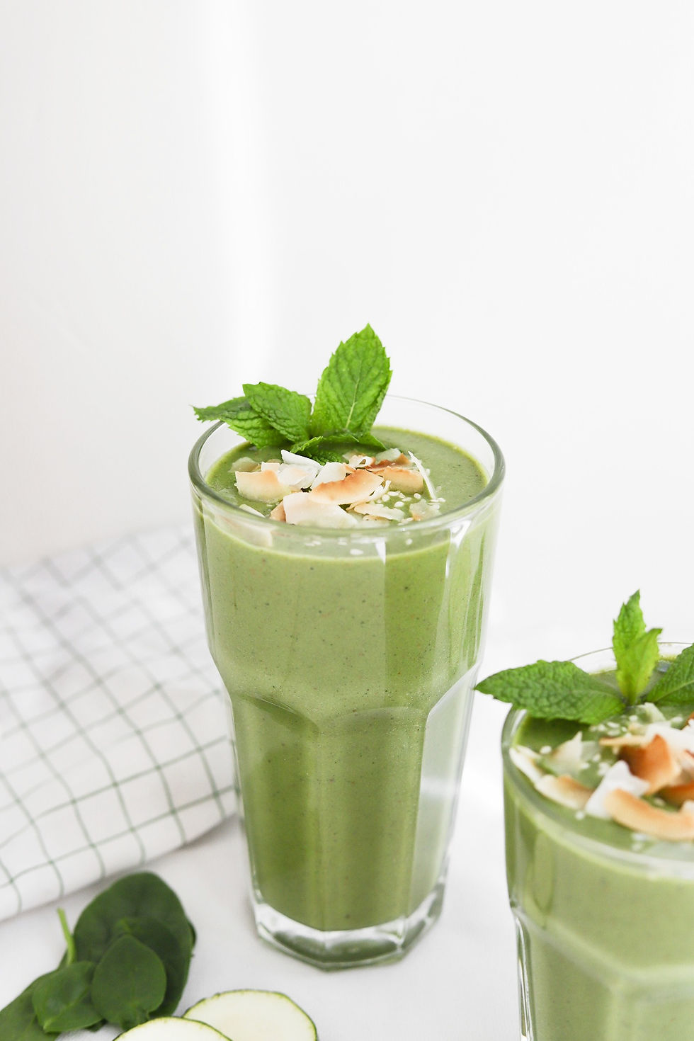 Smoothie Verde com Abacate e Hortelã