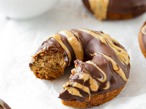Donuts Vegan de Banana Bread com Chocolate e Manteiga de Amendoim