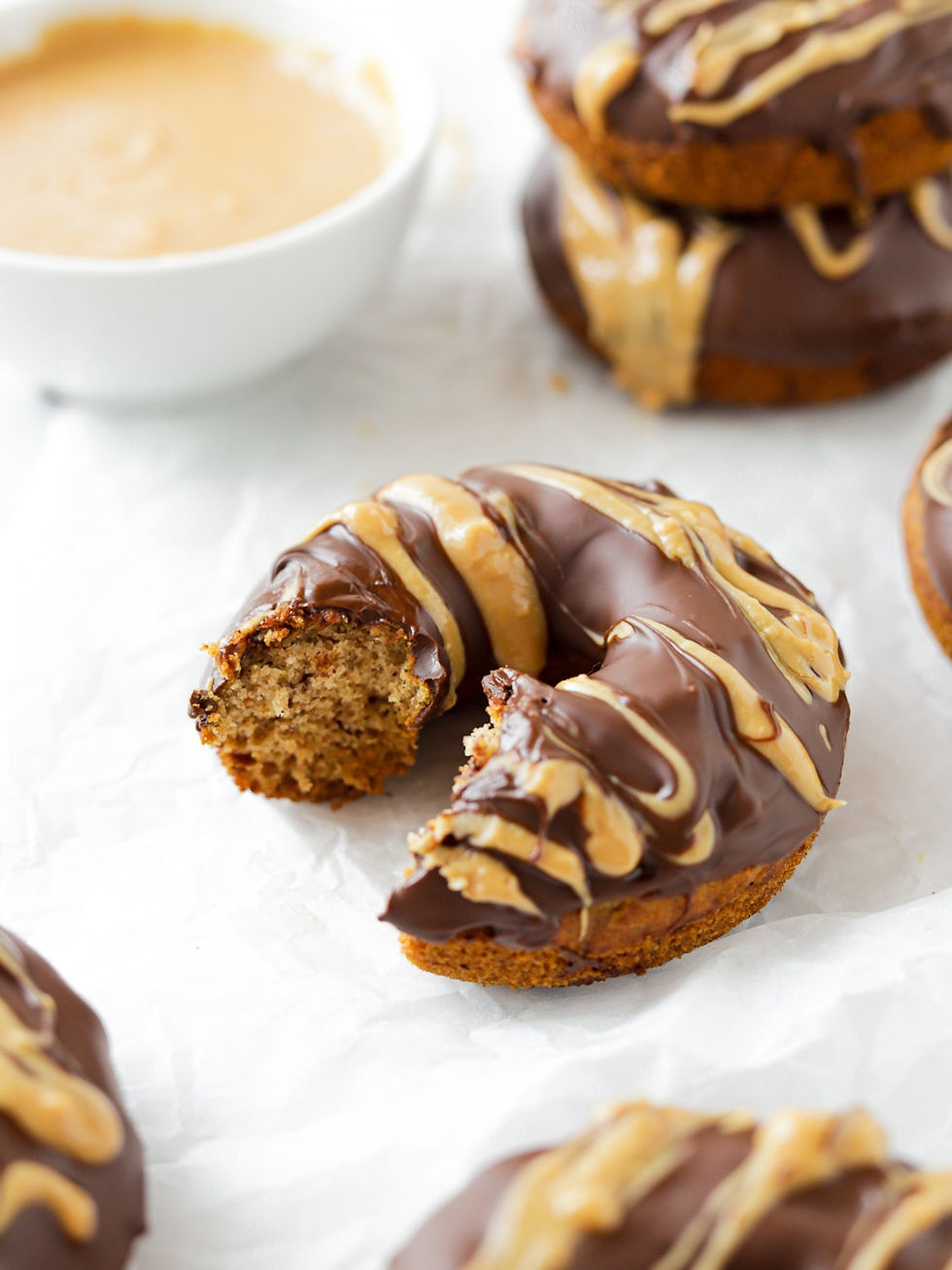 Donuts Vegan de Banana Bread com Chocolate e Manteiga de Amendoim