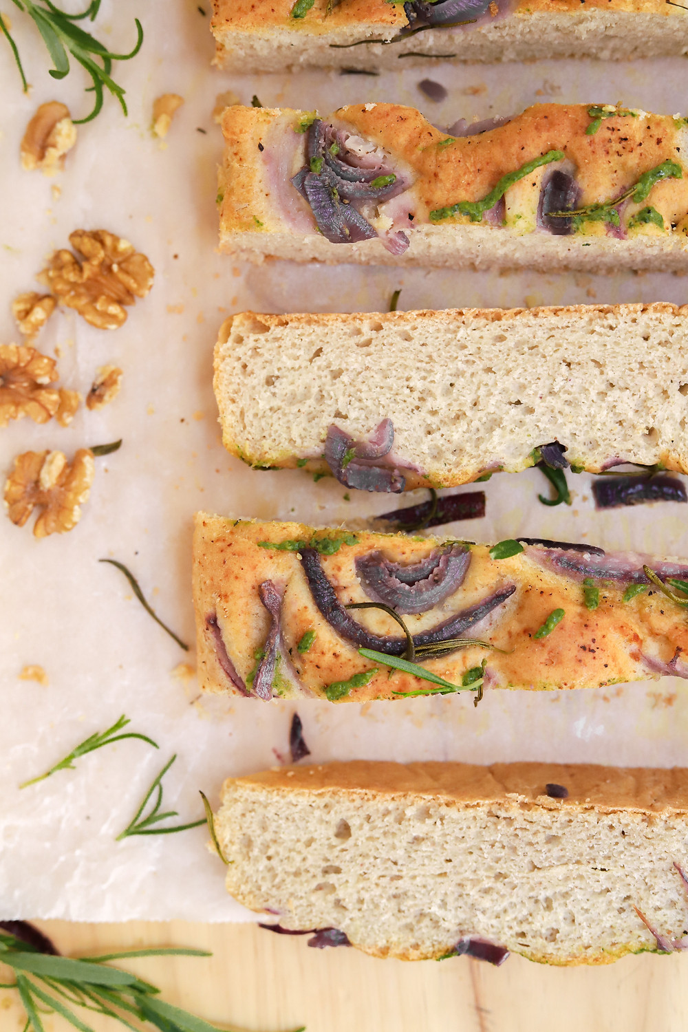 Focaccia com cebola roxa e alecrim