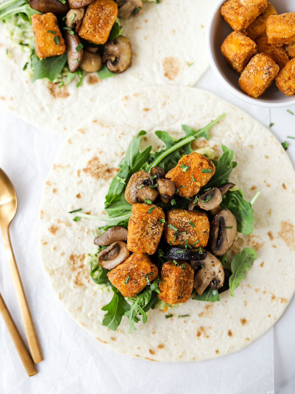 Wrap com Tofu Crocante e Cogumelos