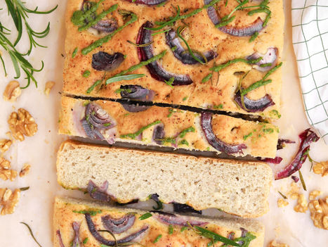 Focaccia com cebola roxa e alecrim