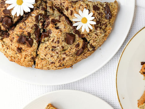 Scones Vegan com Banana e Chocolate