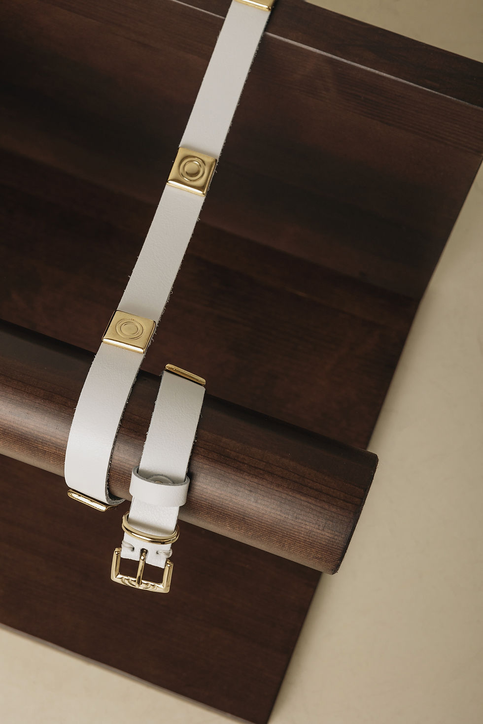 Thumbnail: "Invisible touch" leather belt