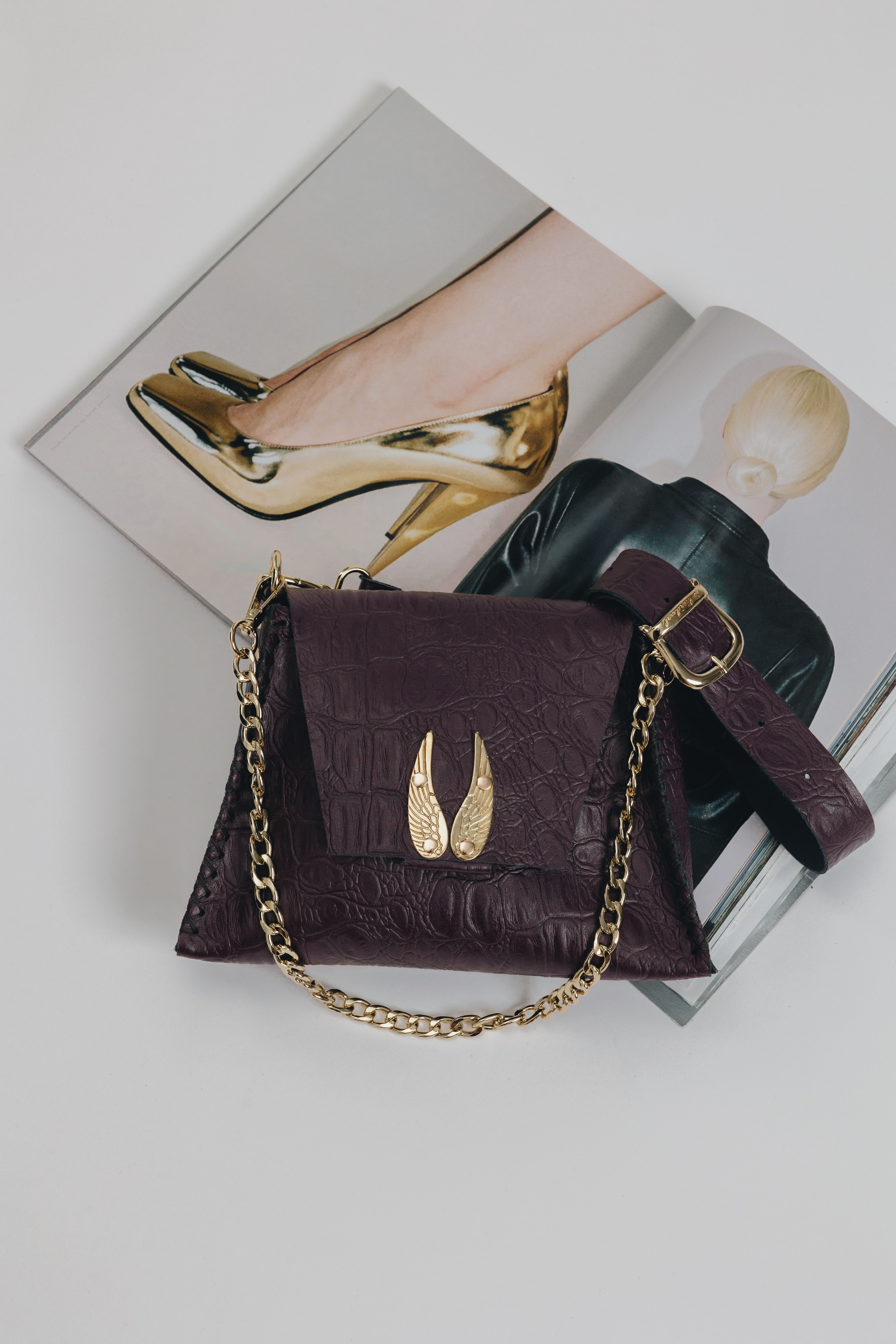 "Wings" shoulder bag, dark plum,*smaller size*