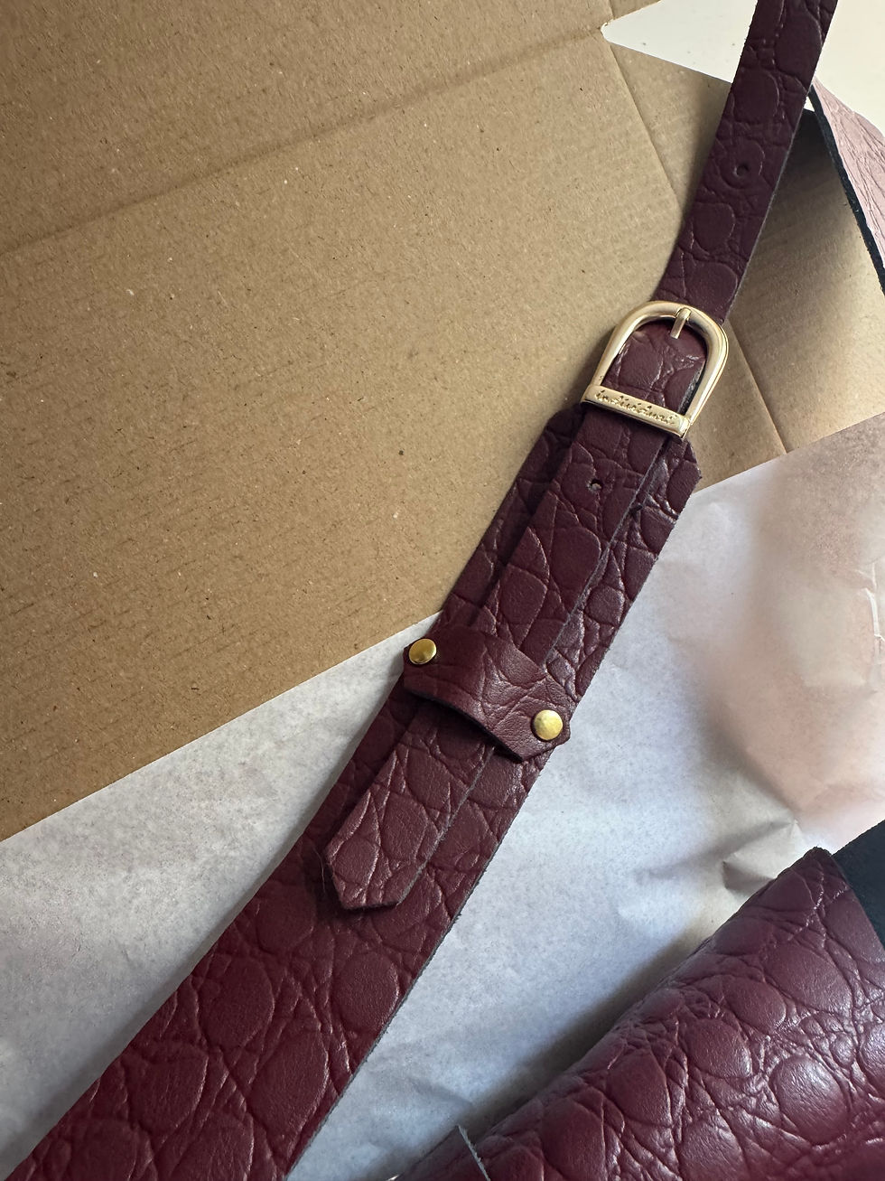 Thumbnail: "Individual" the signature style shoulder bag, cherry, gold, sample