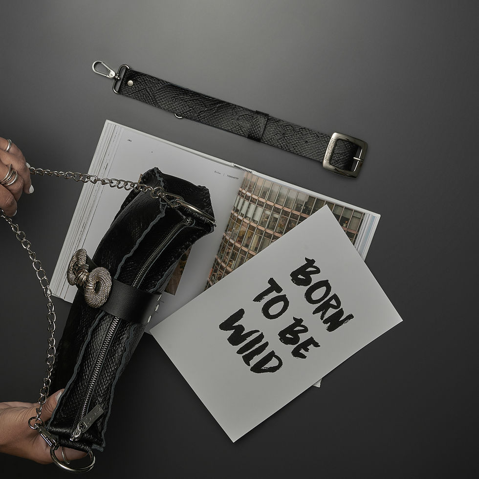 Thumbnail: "Piu che puoi" shoulder bag, black