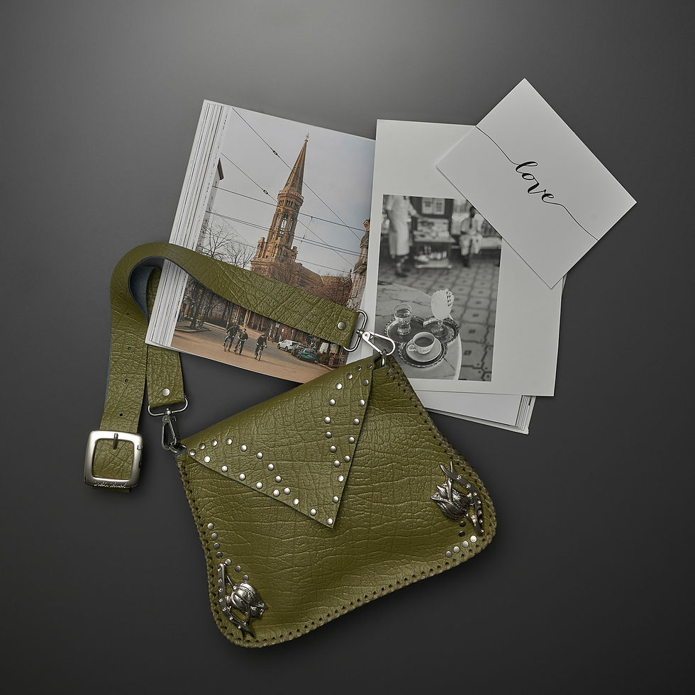 Adventure shoulder bag Clearance