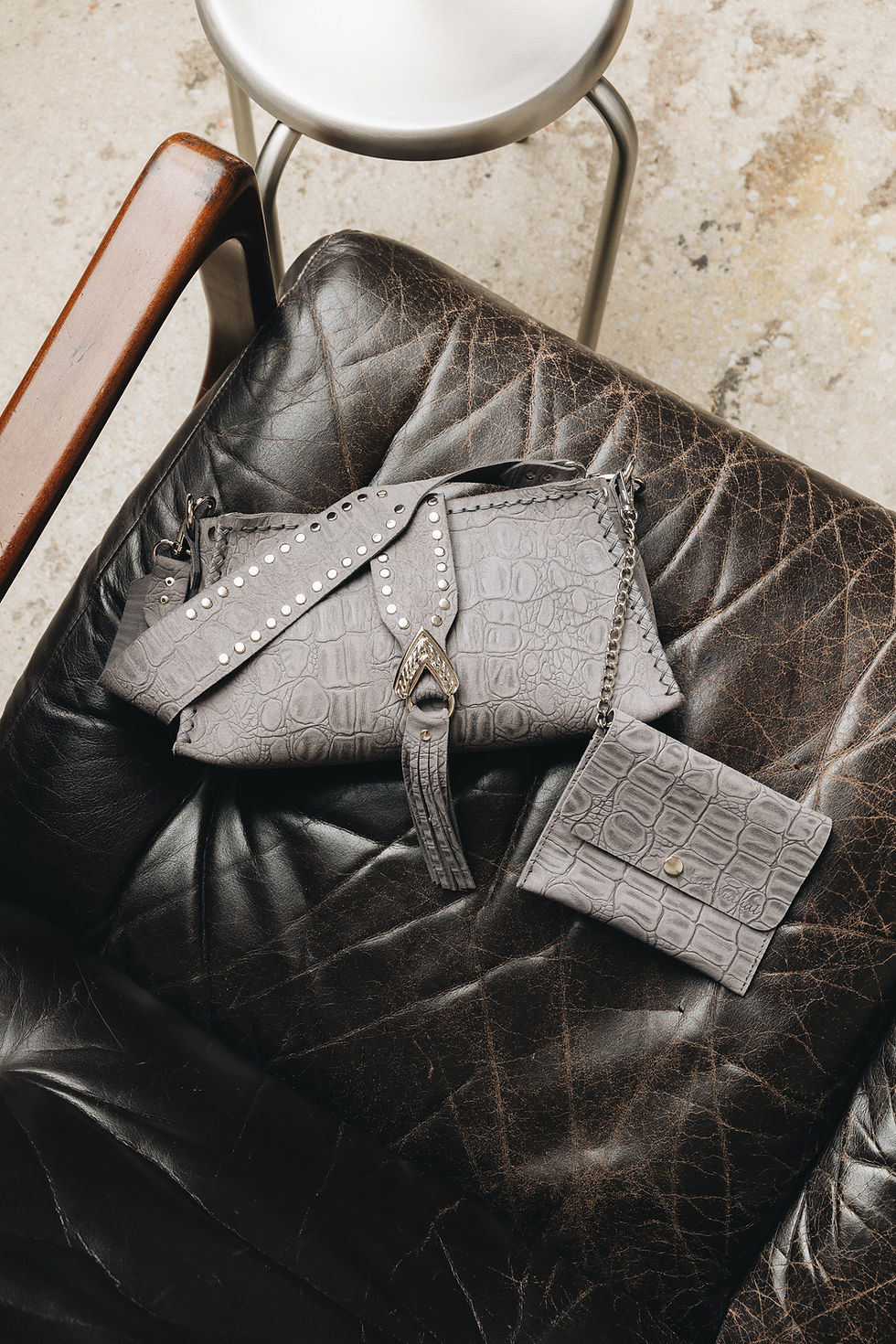 Thumbnail: "I am love" shoulder bag, gray suede