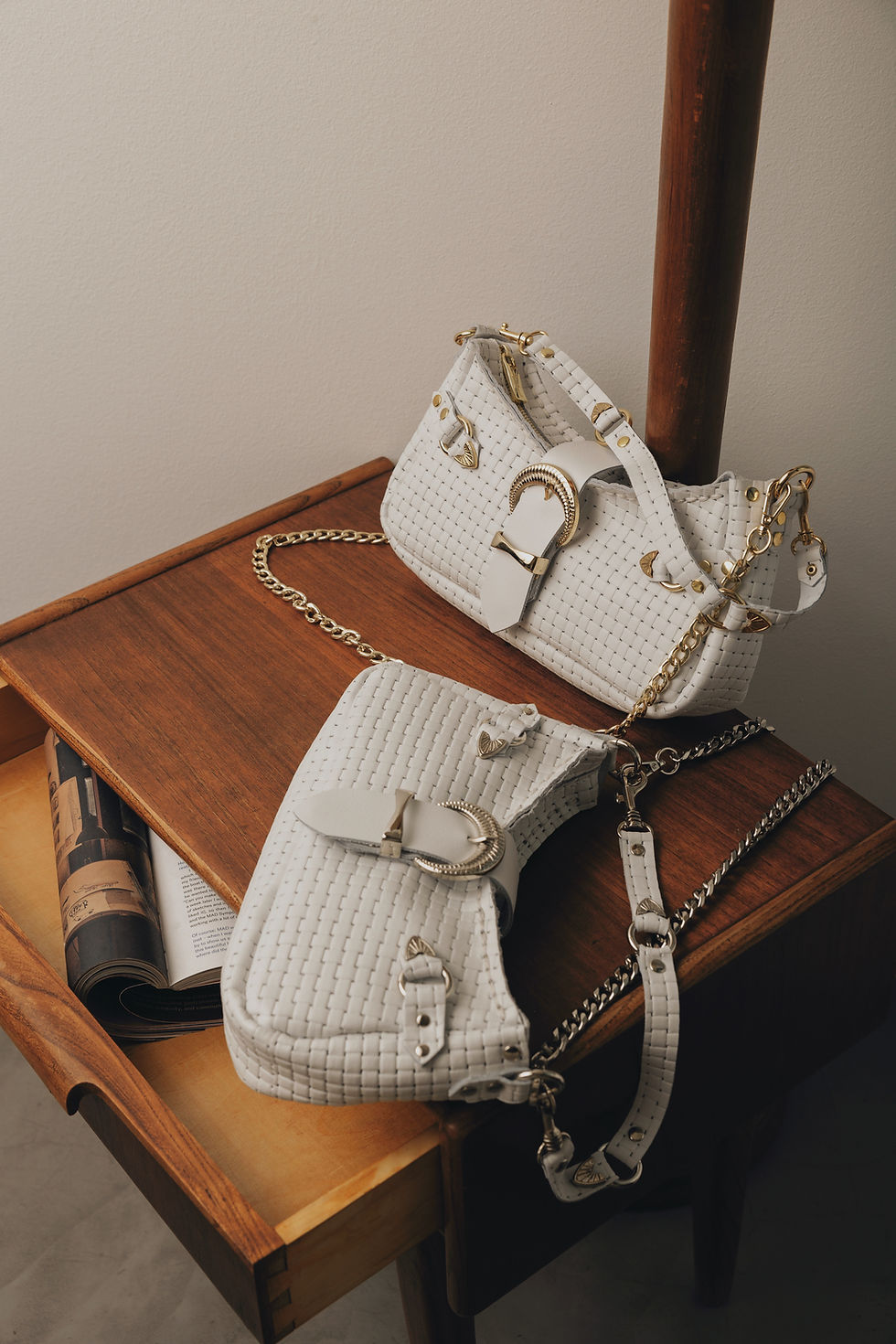 Thumbnail: "Kiss of life" shoulder bag, *limited*, off white