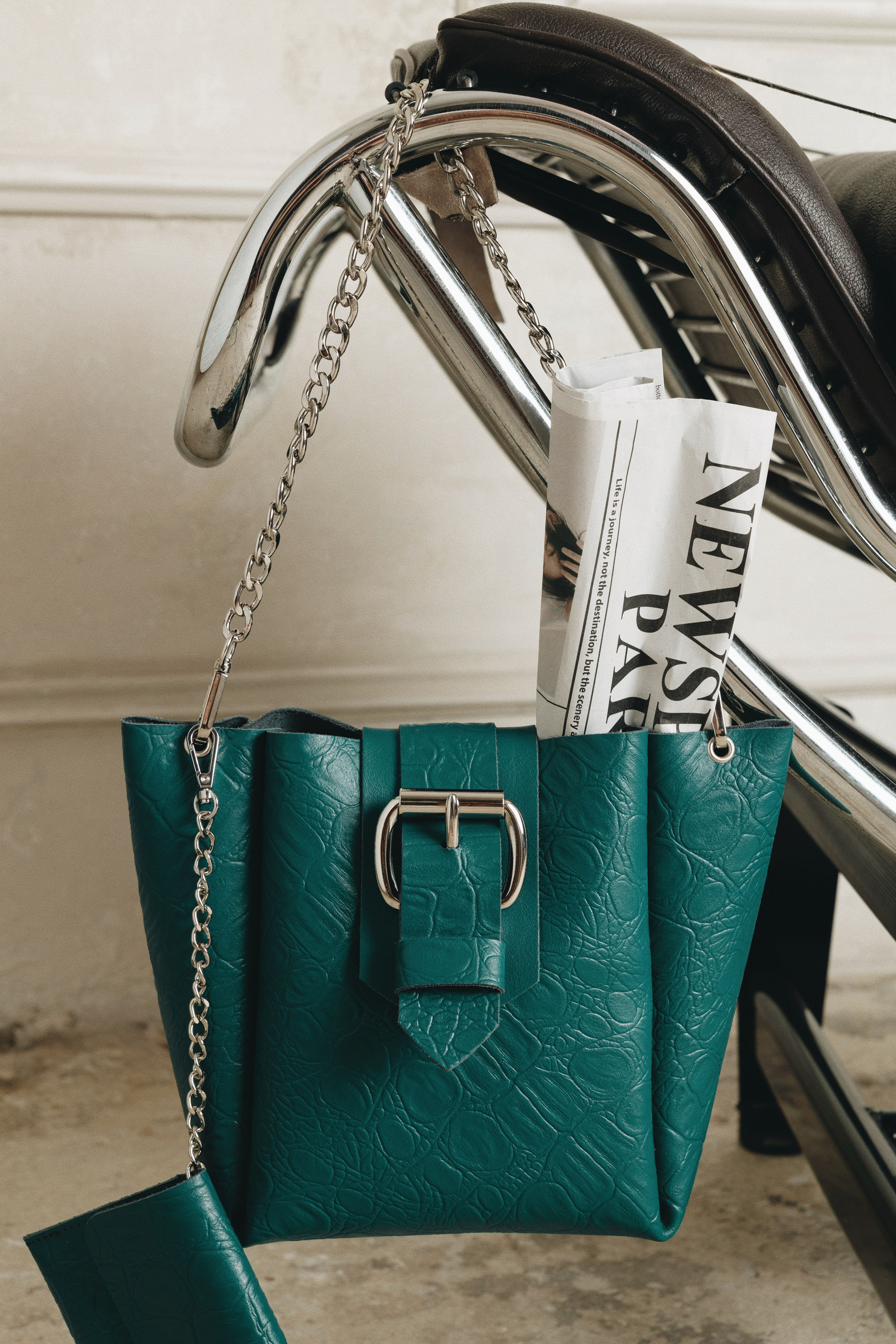 "Missing" shoulder bag, forest green, sample
