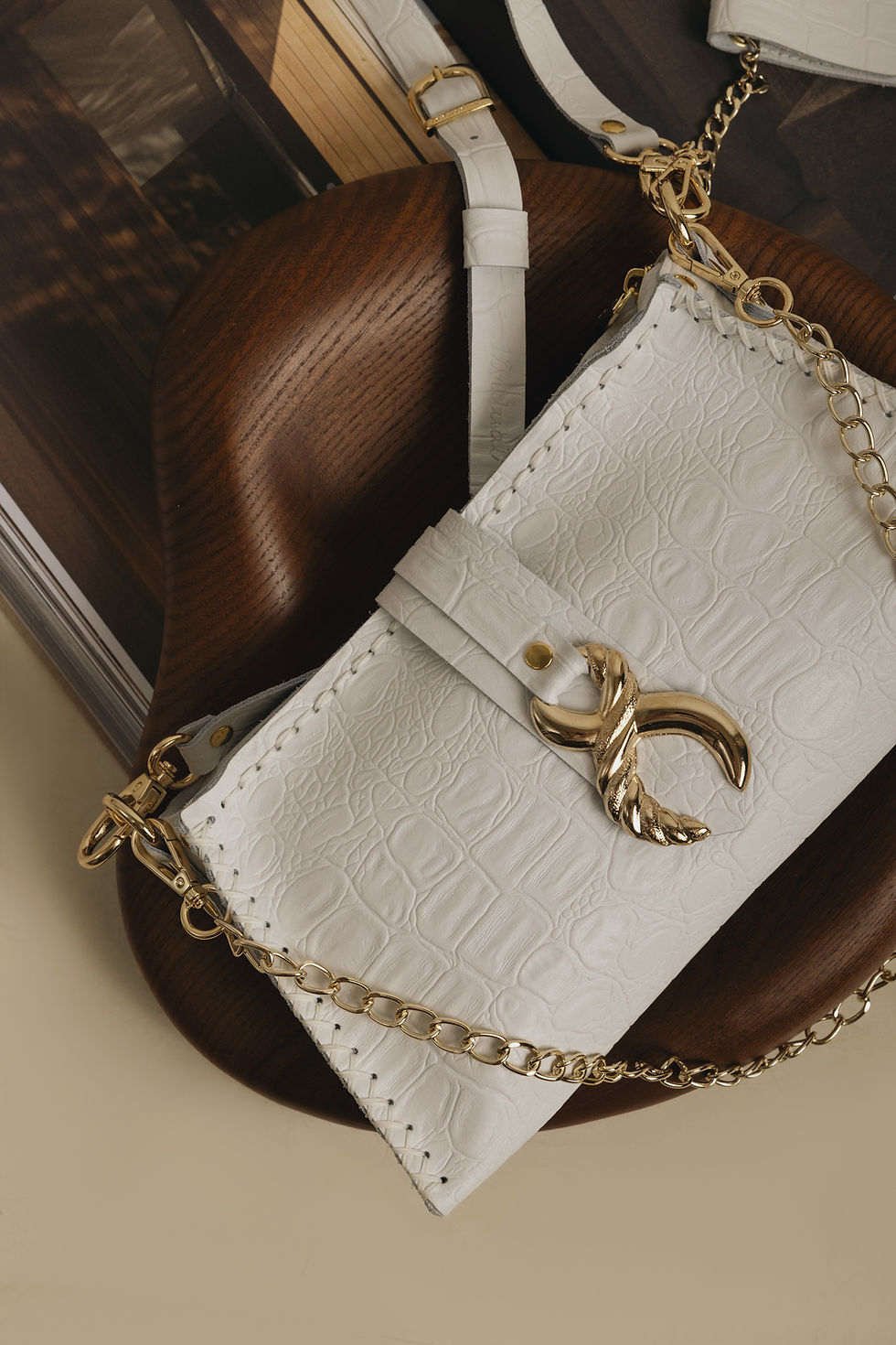 Thumbnail: "Constant virtue" shoulder bag, off white