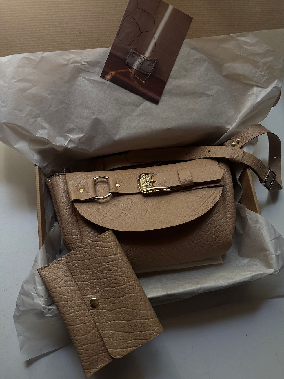 Thumbnail: "Greatest love of all" shoulder bag, mocha, gold, sample