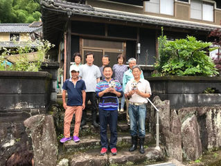朝来市の議会だよりの取材対応で、生野町川尻の「あさご暮らし体験住宅」の前で撮影いたしました♪♪