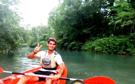 Moniteur de canoë-kayak sur le Haut Rhône français