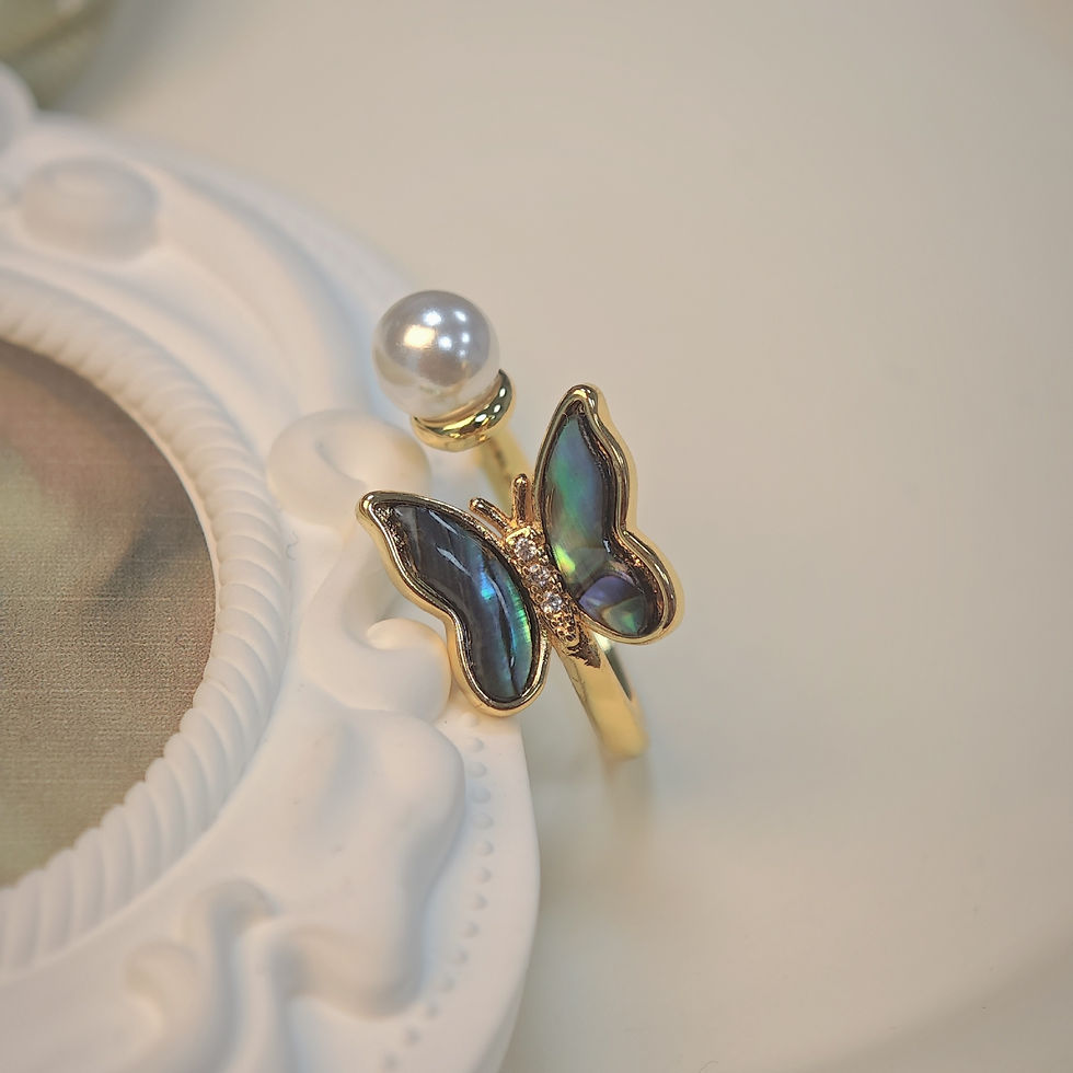 Miniatura: Natural Freshwater Pearl Three-Piece Set with Butterfly Abalone Shell Design - E
