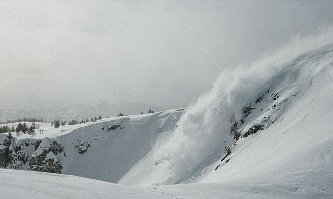 Climbers hinagupit ng avalanche, 11 todas